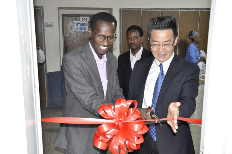 UNESCO_ICHEI's tweet photo. 🎊On 23 December 2022, we jointly inaugurated the SCR with @AddisUniversity, sponsored by @WeidongGroup, along with a roundtable discussion. 

🎈See more brilliant views on our website: https://t.co/4aUKsYSPxM

#unesco #iioe #ethiopia #SCR #digitaltransformation #highereducation https://t.co/1WxNEtXWKJ