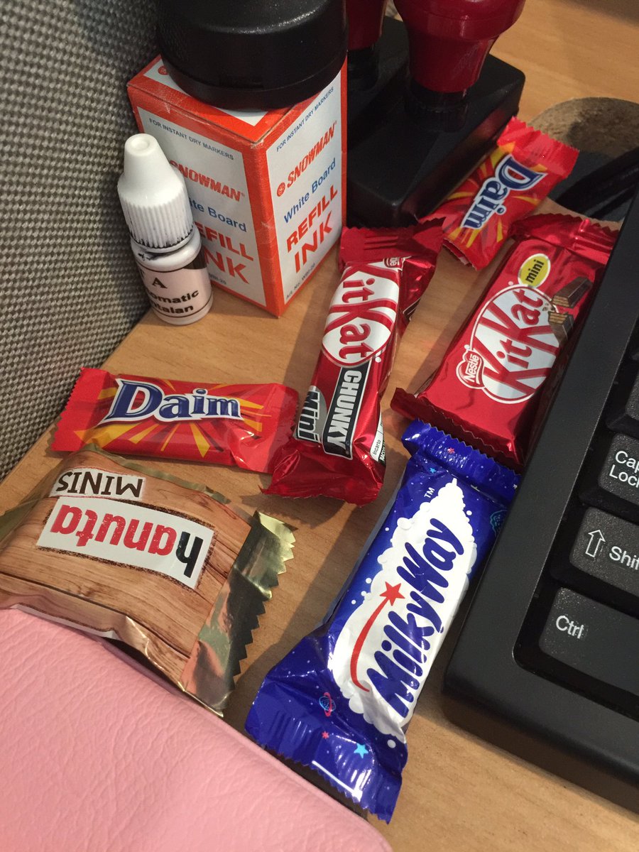 deaintanprtw's tweet photo. Bawa cokat banyak ttp aja ga ngilangin ngantuk di kantor https://t.co/0I5uE7cbM4