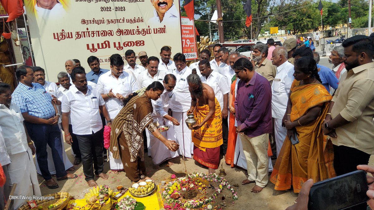MMathiventhan's tweet photo. #Rasipuram #MyConstituency #KNMT ரூ. 4.67 கோடி மதிப்பீட்டில் கலைஞர் நகர்புற மேம்பாட்டுத் திட்டத்தின் கீழ் இராசிபுரம் நகரத்தில் புதிய தார்சாலைகள் அமைக்கும் பணிக்கான பூமி பூஜையில் கலந்து கொண்டு, பணிகளை இன்று தொடங்கி வைத்தேன். https://t.co/tmQwNNXi7z