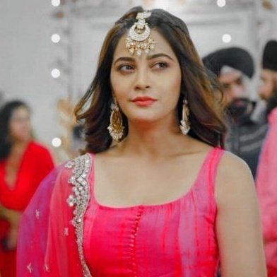 Nazar hi nahi hat rahi meri... I'm crushing over this look 😍❤️
#kaveripriyam #DilDiyaanGallan #Amrita