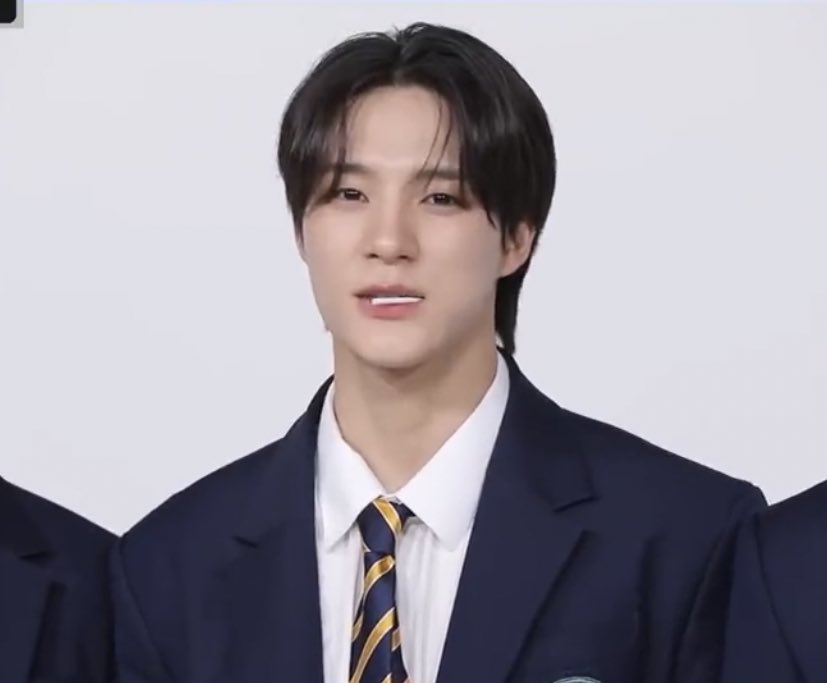 LJNFEED's tweet photo. handsome student #jeno https://t.co/TebTDGSvmH