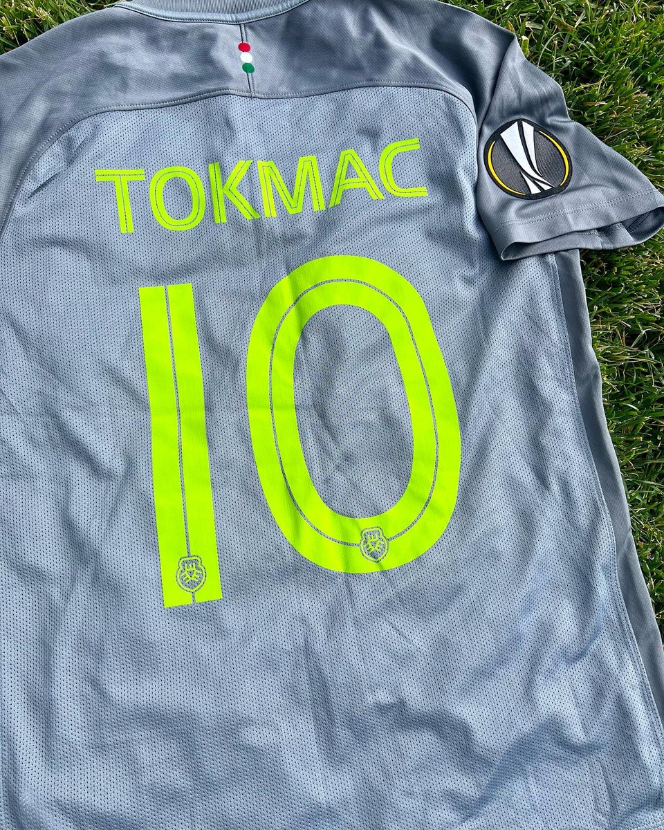 ildelima6's tweet photo. 👕 @Fradi_HU 🇭🇺
👤 @Tokmac93 🇰🇪🇳🇴
🆚 @RCDEspanyol 🇪🇸
🏆 @EuropaLeague
📆 19.09.2019
🏟 RCDE Stadium
📍 Barcelona 🇪🇸 #matchwornshirt #andorrafootballmuseum #AFM #anderlecht #jomateam #hoedt #europaleague #ferencvaros #budapest #hungary #magyar #tokmac https://t.co/wU3iDcIcKl
