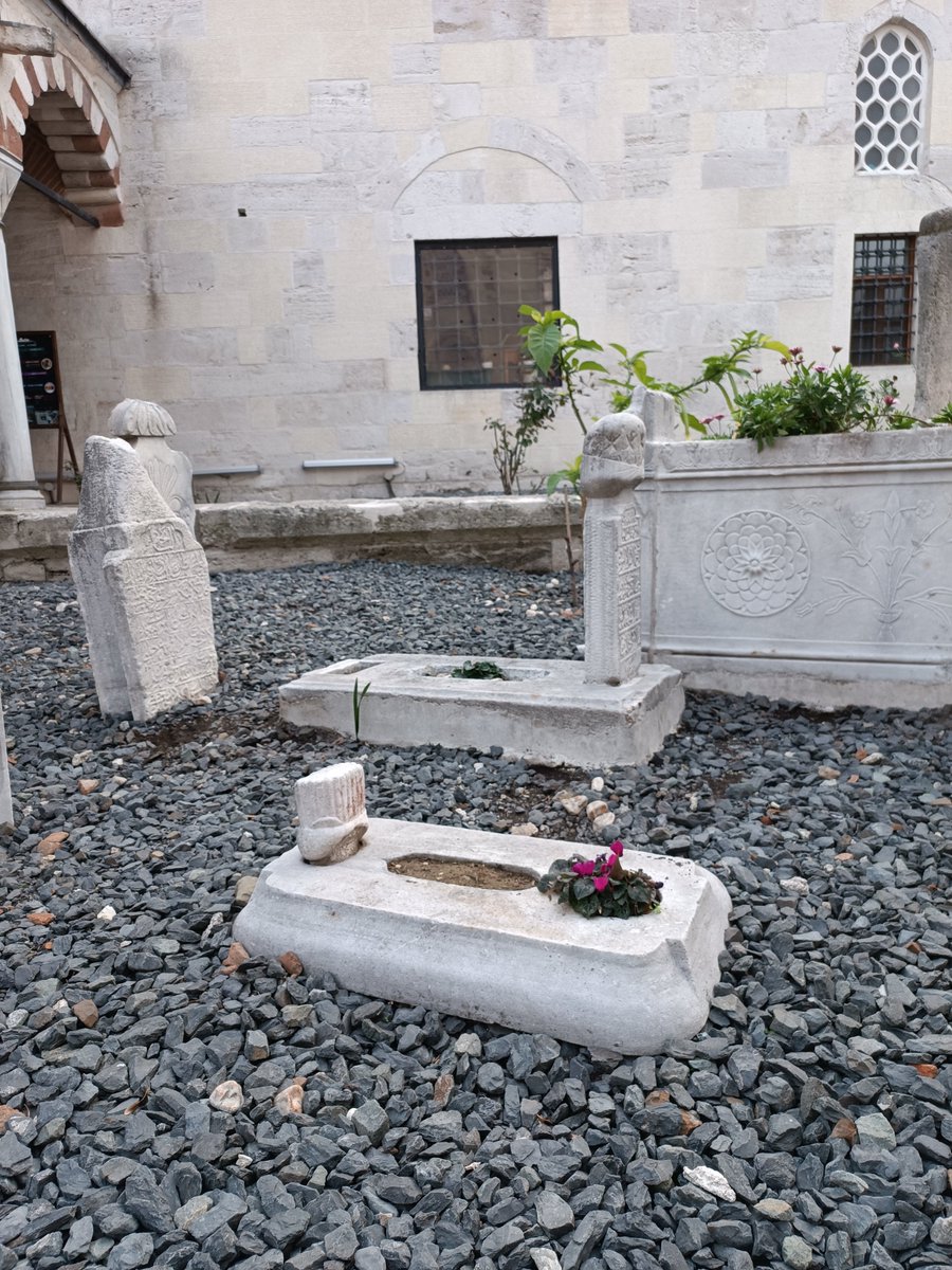 Nerde olursanız olun ölüm size ulaşır.
Nisa / 78
Hepimiz ölecek yaştayız...