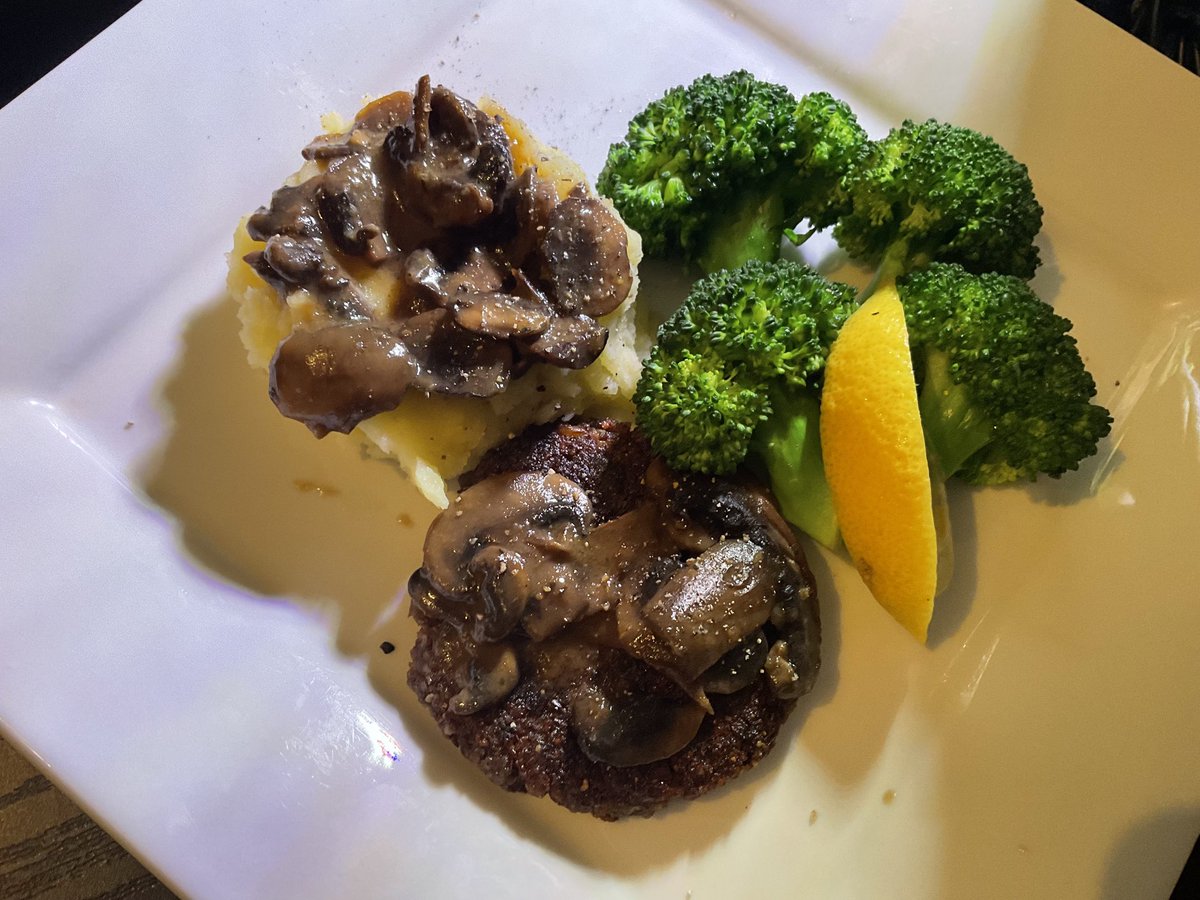 schmoozequeen's tweet photo. #Vegan Black Bean Burger Patty with Mashed Potatoes, Mushroom Gravy & Broccoli
Mushroom Gravy and Burger Patties can be frozen for quick meals.
#Plantbased #Simple #Fast #HealthyEats #FreezerFood https://t.co/q0gJR68Res