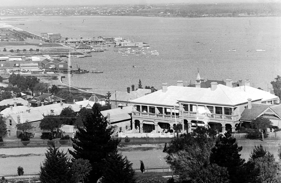ColourMePerth's tweet photo. View of #Perth water from Malcolm St, including house at 59-65 Malcolm St, West Perth, before Hillside Gardens replaced it, also view of Esplanade, 1918. #colourised @GianDePoloni @Perth_Today @ameliabroun7 @ameliasimps @SimonCollins74 @KACampbell81 @brodiemcculloch @heritage_ppl https://t.co/3VKqwJjmP4