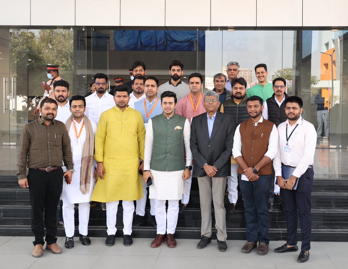 Tejasvi_Surya's tweet photo. Gujarat's Institute of Kidney Diseases Research Centre is a silent revolution in the healthcare sector.

During the visit to centre as part of #SushasanYatra, @BJYM learned about how one of the biggest facility in the world with 270+ dialysis units is saving lives.

1/4 https://t.co/18Tfnqrkhw