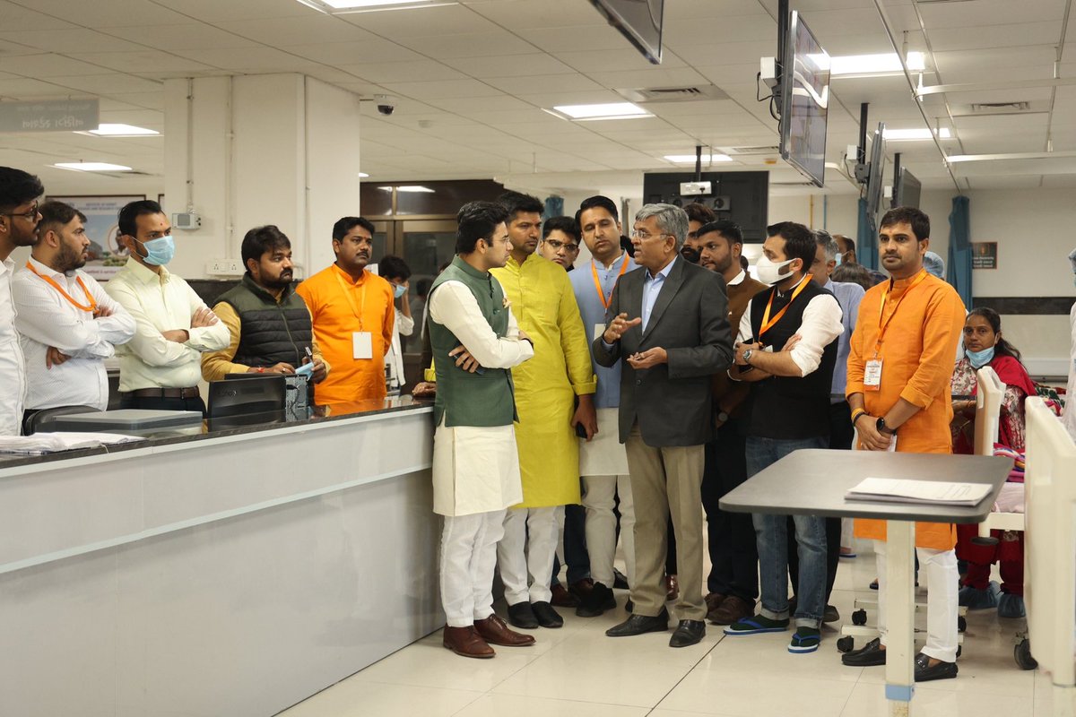 Tejasvi_Surya's tweet photo. Gujarat's Institute of Kidney Diseases Research Centre is a silent revolution in the healthcare sector.

During the visit to centre as part of #SushasanYatra, @BJYM learned about how one of the biggest facility in the world with 270+ dialysis units is saving lives.

1/4 https://t.co/18Tfnqrkhw