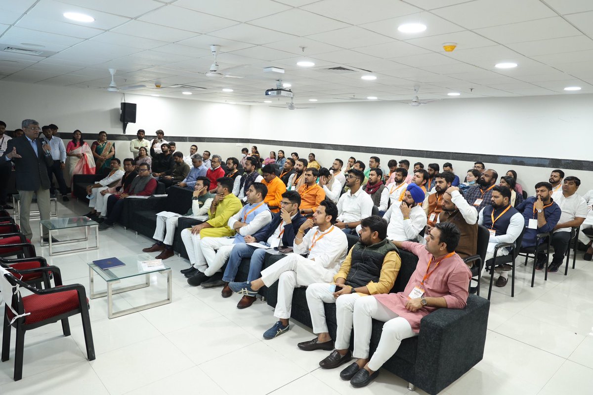 Tejasvi_Surya's tweet photo. Gujarat's Institute of Kidney Diseases Research Centre is a silent revolution in the healthcare sector.

During the visit to centre as part of #SushasanYatra, @BJYM learned about how one of the biggest facility in the world with 270+ dialysis units is saving lives.

1/4 https://t.co/18Tfnqrkhw