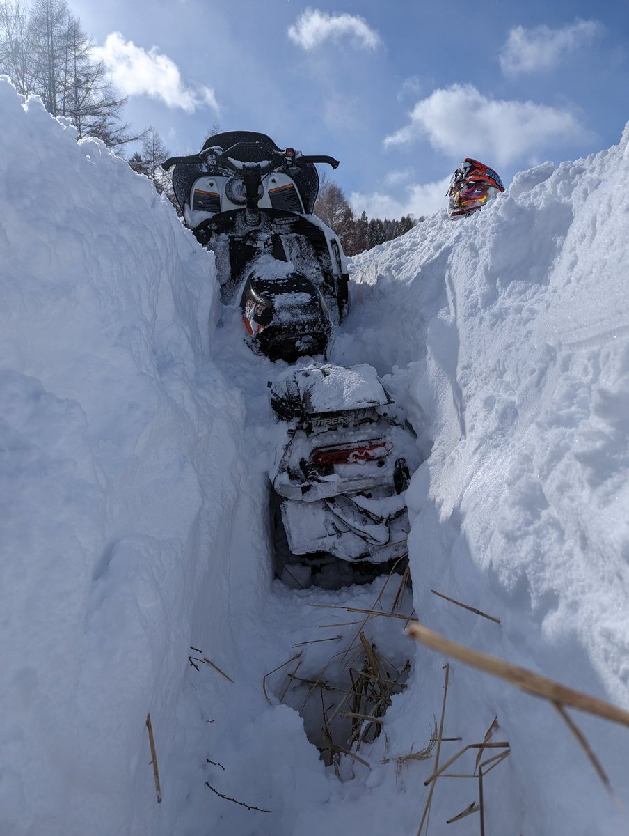 BodyMikuni's tweet photo. 今年もよろしくお願い致します!
シーズンインは根雪無しの150cm〜180cmパウスタートで穴掘り大会😂 https://t.co/2Vj5IBBxdA