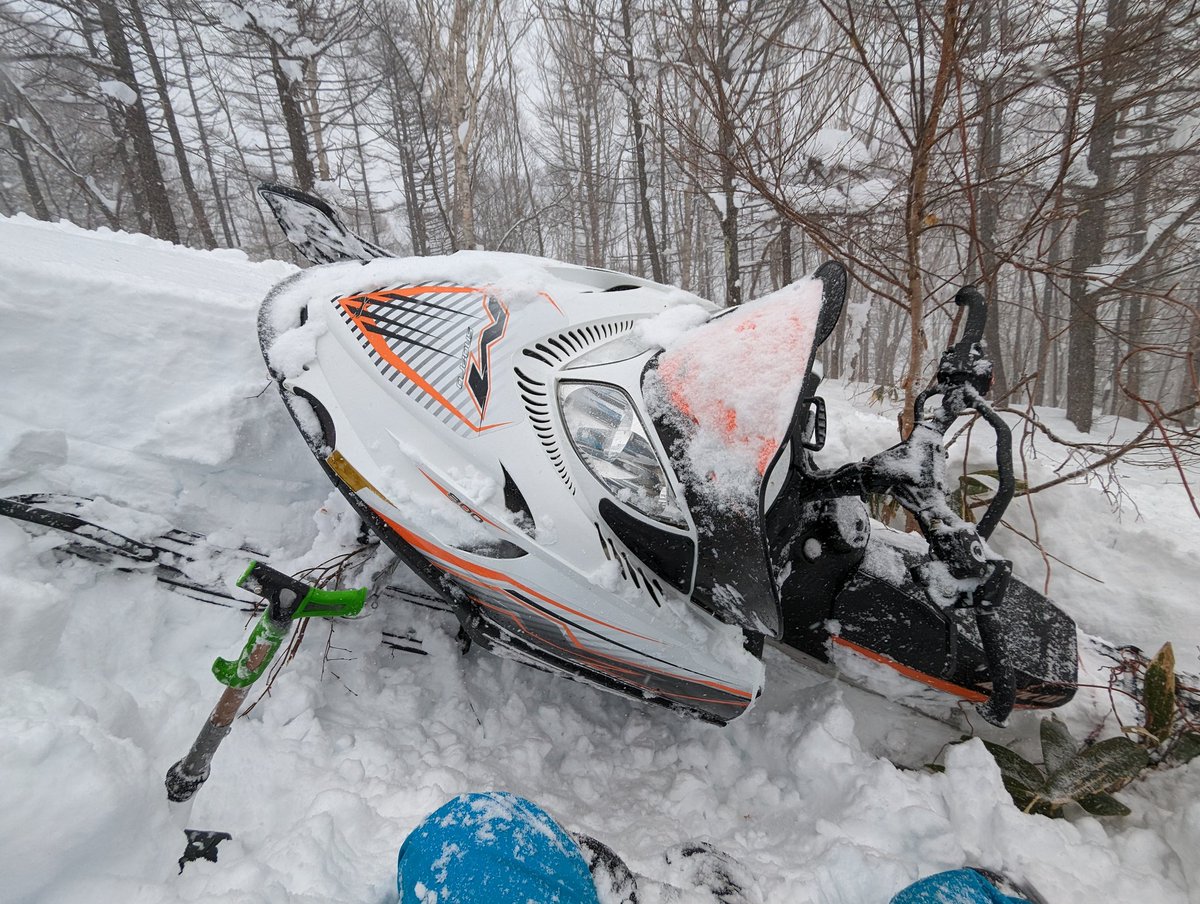 BodyMikuni's tweet photo. 今年もよろしくお願い致します!
シーズンインは根雪無しの150cm〜180cmパウスタートで穴掘り大会😂 https://t.co/2Vj5IBBxdA