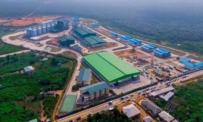 cubeoss's tweet photo. President Buhari set to commission first phase of the Blue Line Rail in Lagos State on January 24th.

Buhari will also inaugurate the Imota Rice Milling Factory, Kick off the construction of the Fourth Mainland Bridge &amp; flag off the second phase of the Blue Line Rail in Lagos. https://t.co/jGMZS6T6L5
