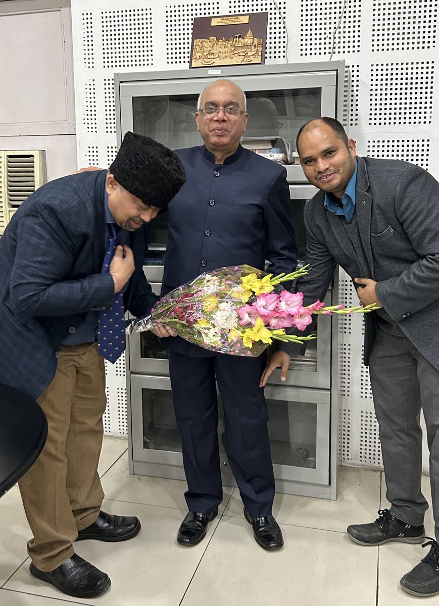 DrVNMishraa's tweet photo. आज, केंद्रीय कार्यालय में, @IGymkhana के अध्यक्ष प्रो वी एन मिश्र, व सचिव प्रो राजेश मीना ने @bhupro के कुलगुरु प्रो वी के शुक्ल से मिल, नये वर्ष पर, आशीर्वाद लिया। https://t.co/w7ud3JPOId