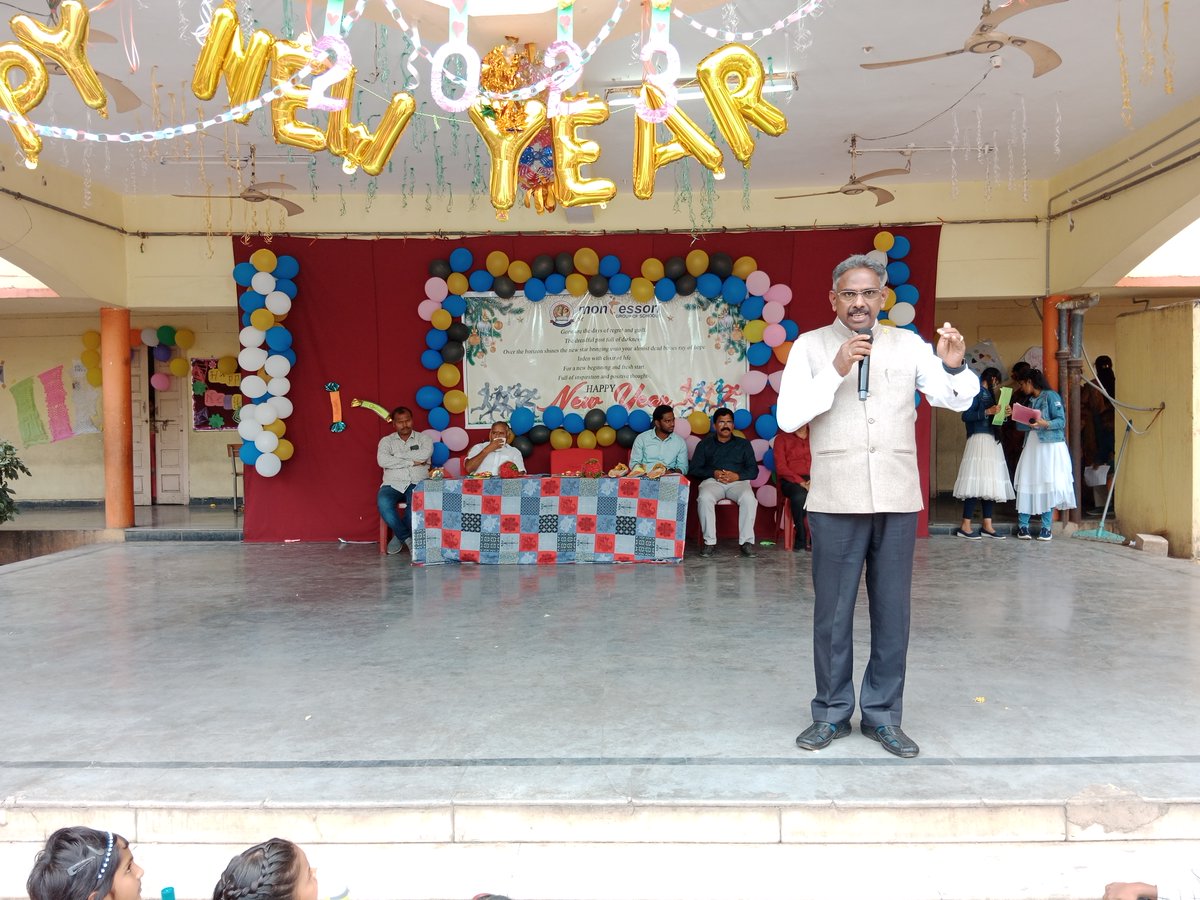 memsjngroups's tweet photo. Montessori JN Group of Schools, Bhupalapally Branch Celebrated New Year 2023.

#memsjngroups #montessorijngroupofschools #childrens #education #mems #students #celebration #newyear2023 #hello23 https://t.co/PCvLmkbsao