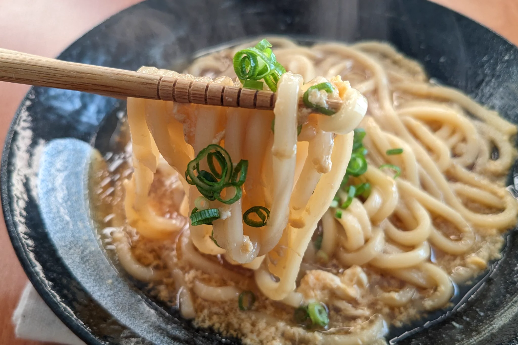 さくっとお手軽に作れそう！温かいものを食べたいときにもぴったりそうな「うどん」レシピ！
