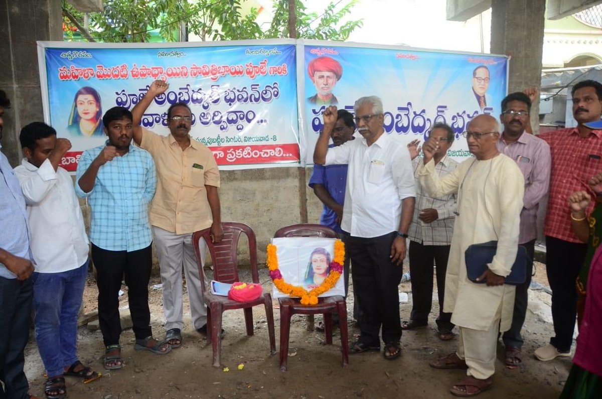 vsrcpm's tweet photo. #నేడు_సావిత్రీబాయి_పూలే #జయంతి మరియు #జాతీయ_మహిళా_ఉపాధ్యాయదినోత్సవం సందర్భంగా
#ఆచదువులతల్లికి నివాళులు అర్పిస్తూ...🌹✊🍀✊💐✊🌹✊🍀✊💐
జయంతి 3 జనవరి 1831
వర్థంతి 10 మార్చి 1897
సిపిఎం రాష్ట్ర కార్యదర్శి వి.శ్రీనివాసరావు
#vsr #vsrcpm #vsrinivasarao #CPIMAP #KVPS https://t.co/eQR4sKMKI3