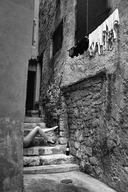 OnlyMe172019's tweet photo. Le donne erotiche sono subdole
e insospettabili.
Le donne erotiche nascono nei pensieri
e ci restano.
Sono quelle capaci di mostrarti
solo una piccola parte di sé
e poi, ti fanno dannatamente desiderare
di toccare anche tutto il resto.
#toccami
#desiderami https://t.co/Z0bD58h5VG