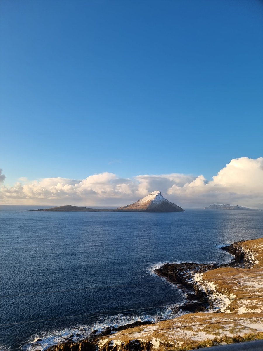 KolbruniH's tweet photo. The mountains have been covered in snow lately. Its the only time im able to focus on the breathtaking scenary without worrying about the (now hidden) #landdegradation. #theFaroeIslands are absolutely beautiful! #HappyNewYear https://t.co/GuFsabzgl3