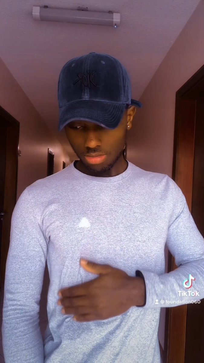 ProsxyDerrick's tweet photo. To all members of SMAU, as ur vice president am here to inform you that this year we’re not spending any money on woman, we’re going to invest , anyone found giving a woman free money will be asked to frog jump from busega to masaka . Oders from above. HAPPY NEW YEAR https://t.co/8AXotcAj5t