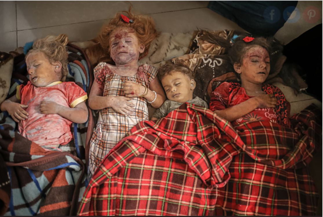 mahmoudalbakor1's tweet photo. At first glance, you might think these four little angels are asleep But they were killed in a #Russian raid on their house in #Idlib, #Syria last July.
Their mother kissed them goodnight before they went to bed, but they never woke up.
#انقذوا_المعتقلين https://t.co/DlodFM2OIe