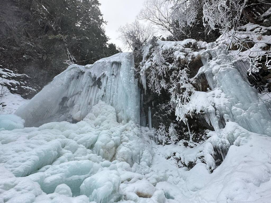 chfrbe's tweet photo. 善五郎の滝
La cascade de Zengoro https://t.co/o7sqjLiZGG https://t.co/4IO1PDiIvK