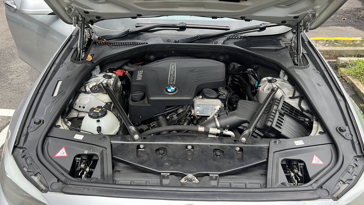 propelauto's tweet photo. 2023's First Car Scrapping at #PropelAuto 

🤩BMW F10 520i 🤩

Ping us &amp; Grab now👇😎

#F10 #520i #BMW #SG #ScrapYard #N20Engine #Scrap #Luxury #Cars #Genuine #Original #Autoparts #Carparts #Automotive #Spare #marketplace #socialmedia #Marketing #DigitalMarketing #Ping #Grab #Now https://t.co/DXIDmANzLD