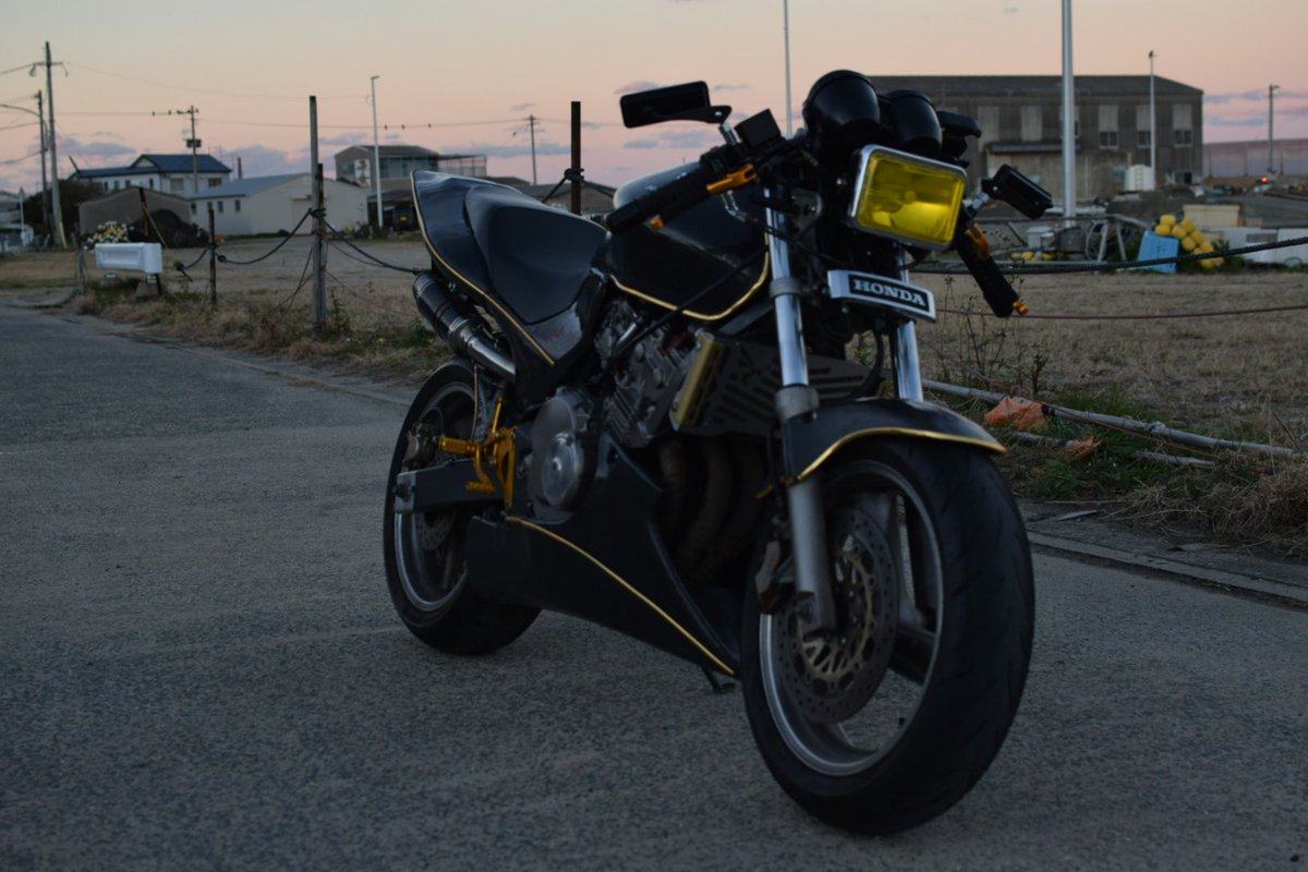 meedioooo's tweet photo. どこもかしこもバイクばっかでインキャした結果こんなとこで撮りよった😇
35mmの単焦点ばり楽しい🦌 https://t.co/3Oyr1eNiEP