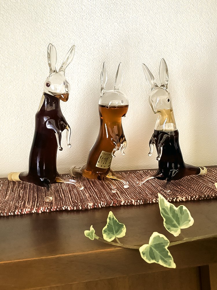 Kenichi_Nakane's tweet photo. BOLS GLASS ANIMAL 昔のリキュール。他にも仲間がいますので、折を見て紹介していきます。

#ウサギ #Bols #ボルス #glassanimal #パッケージデザイン #コレクション https://t.co/Y62Mh8xFnF