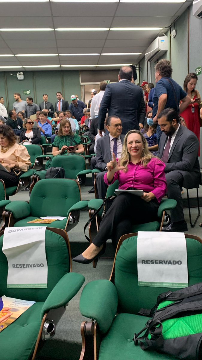 Adriana_Accorsi's tweet photo. Nesta manhã, estou participando da Cerimônia de Apresentação do Ministro de Estado do Desenvolvimento Agrário e Agricultura Familiar, @pauloteixeira13 https://t.co/EIty1Y8zre
