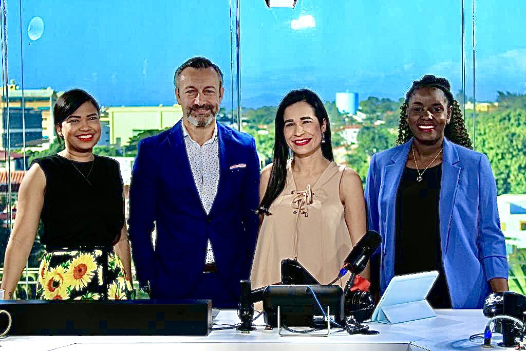 Cerré el año 2️⃣0️⃣2️⃣2️⃣en mi otra faceta profesional, la de profesor universitario, gracias a @distritoinformativo por la invitación , especialmente a mi colega y amiga @yezmincabrera. 🎬🎥🎞🎭