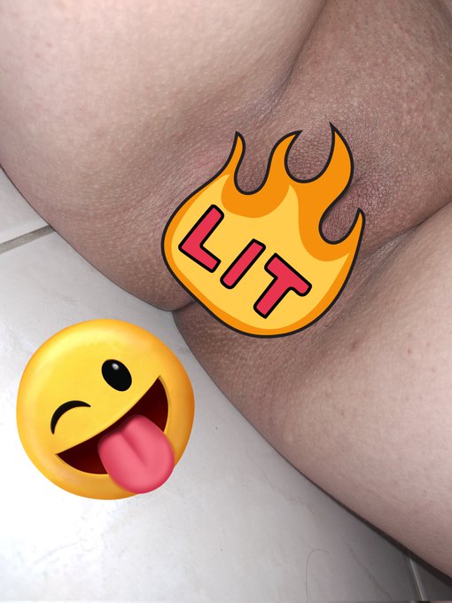 May the new year be happy, naughty and filled with many, many climaxes 😉 https://t.co/oYKvTZT1kw https://t<a href="/tag/ass"class="tags"><span>#ass</span></a><a href="/tag/smack"class="tags"><span>#smack</span></a><a href="/tag/myhump"class="tags"><span>#myhump</span></a>