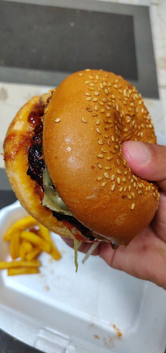 shortmuki's tweet photo. 2🍔22 https://t.co/cya9n2nK8t