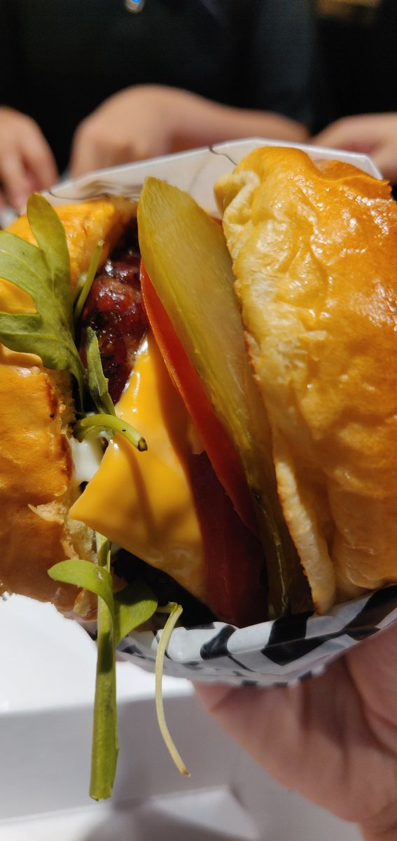 shortmuki's tweet photo. 2🍔22 https://t.co/cya9n2nK8t