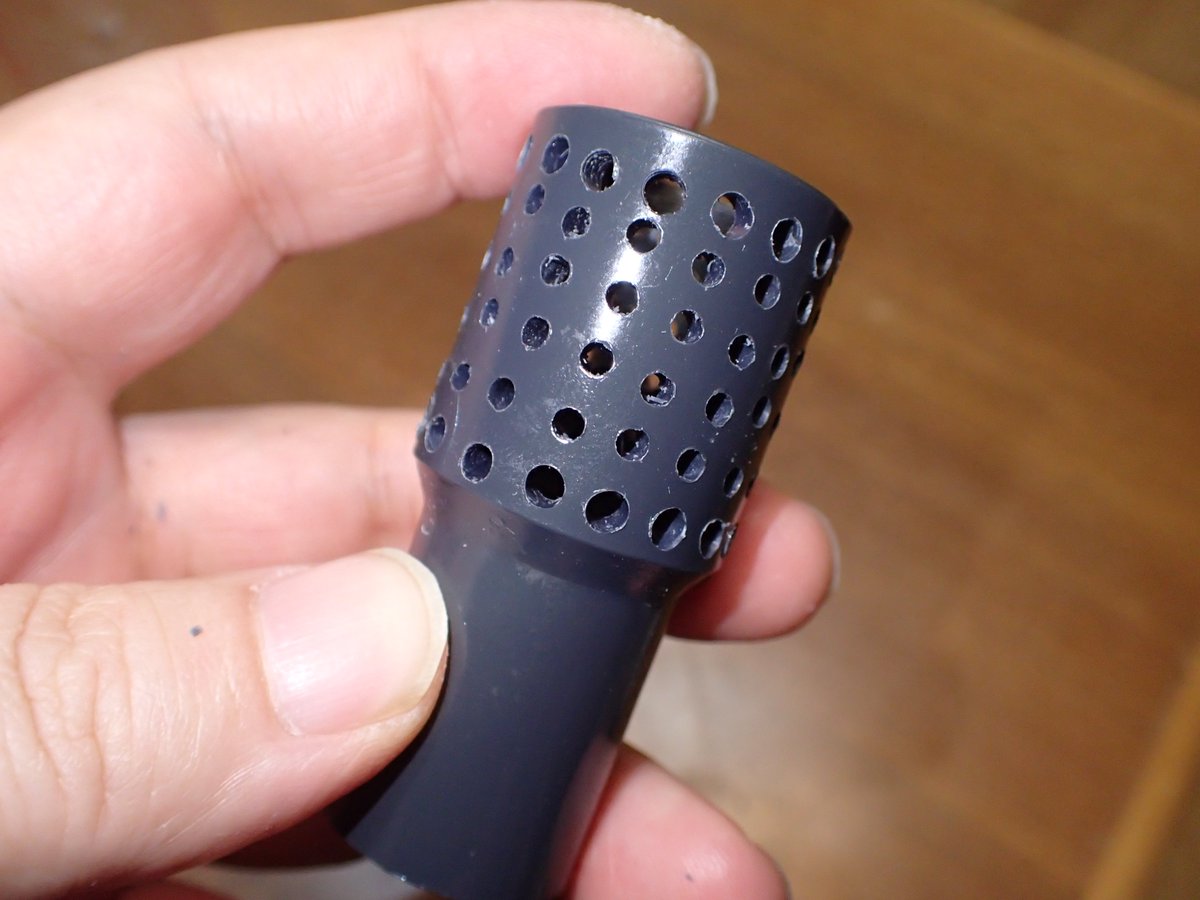 Fwpuffers's tweet photo. なるほど
テープを張って線を書き
穴をあけてからテープを剥がせば
比較的等間隔に穴を開けられるんやな https://t.co/jjtCjcXPgS