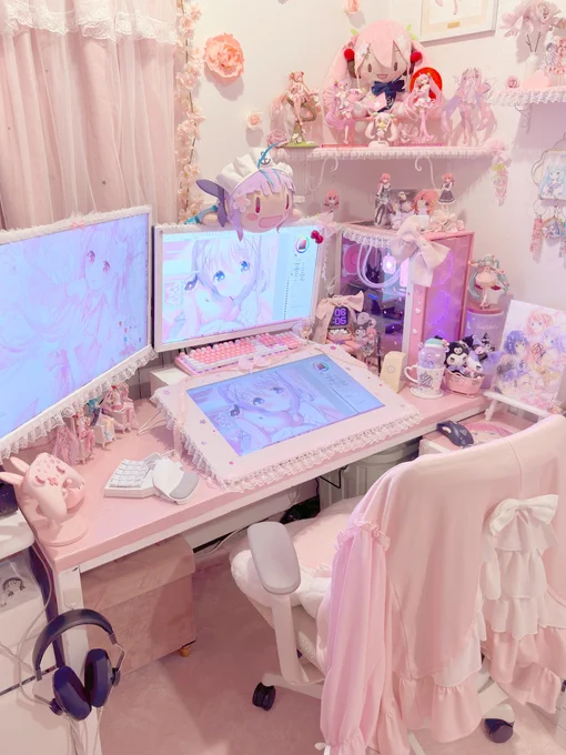 コミケで散らかってたので大掃除したー!いろいろ装飾したりフィギュアおけるぐらいの大きめな壁掛け棚作った 