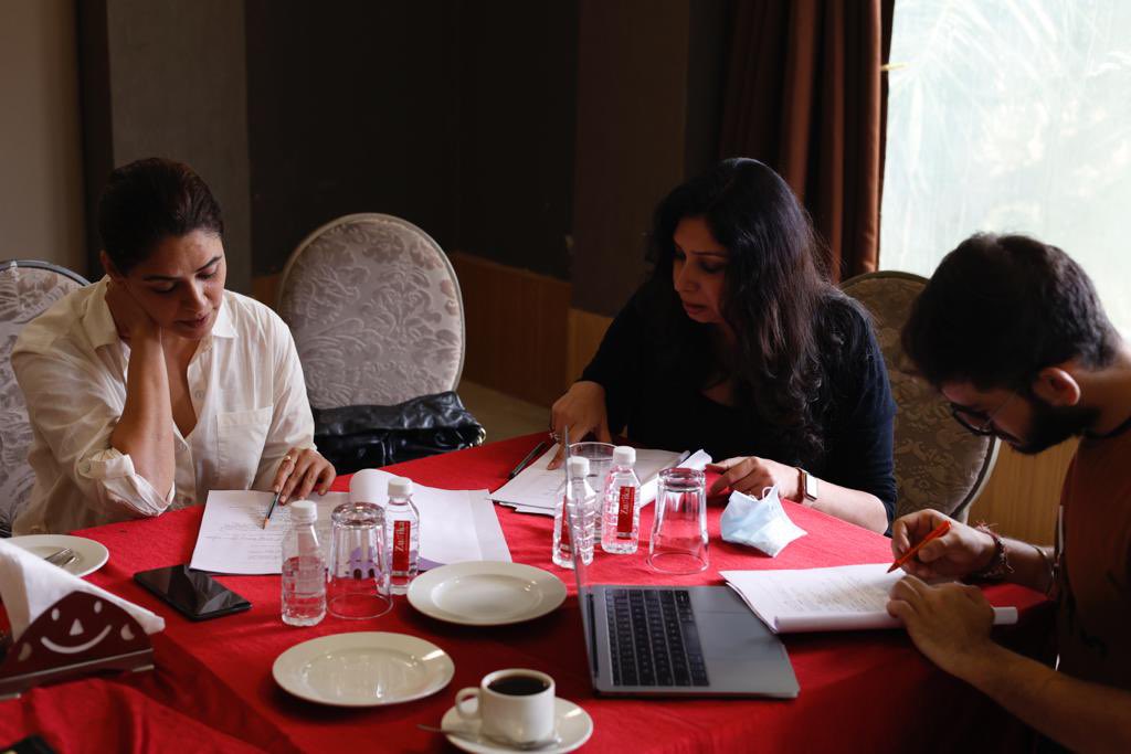 M5_EntProd's tweet photo. Moments from the table read with the actor &amp; director
@sonyakapoor5 
@M5_EntProd 
@AmritaMendonza 

#ekchup #shortfilm #donesticviolence #featurefilm #onlyonhotstar #womenempowerment https://t.co/QoPCwIwUm2