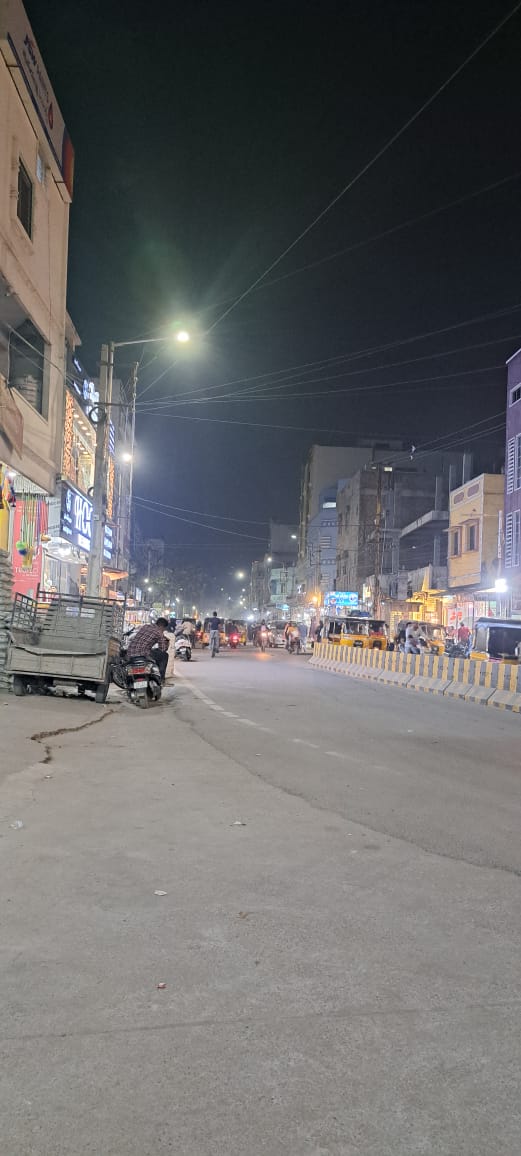 EESL_India's tweet image. The citizens of Rakshapuram in #Hyderabad are enjoying well-light #EnergyEfficient streetlights during the new years. These #LEDStreetlights are minimizing dark areas and ensuring safety for night commuters. @GHMCOnline @MinisterKTR @CommissionrGHMC @TelanganaCS @MinOfPower