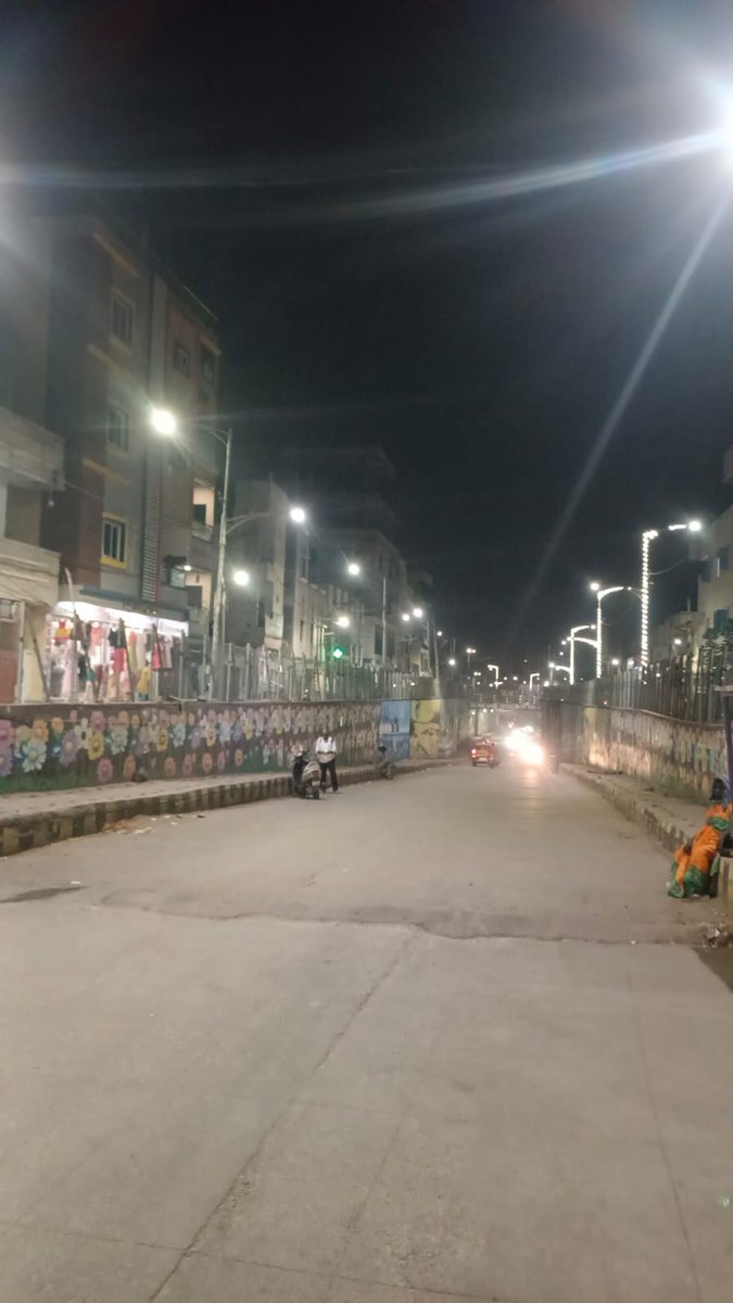 EESL_India's tweet image. The citizens of Rakshapuram in #Hyderabad are enjoying well-light #EnergyEfficient streetlights during the new years. These #LEDStreetlights are minimizing dark areas and ensuring safety for night commuters. @GHMCOnline @MinisterKTR @CommissionrGHMC @TelanganaCS @MinOfPower