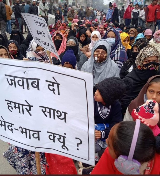 khan_labiya's tweet photo. #अस्सलामु_अलैकुम_________
 मेरे नौजवान मुस्लिम भाई और बहनों प्यार मोहब्बत इश्क बाजी शेरो शायरी से बाहर निकले अपने ट्विट पर हल्दवानी रेलवे की जमीन के नाम पर हजारों लोगों को बेघर करने का सरकार का फैसला शर्मनाक है, hashtags चलाए अबाज़ उठाए
#StandWithPeopleOfHaldwani https://t.co/ue26vm5y63