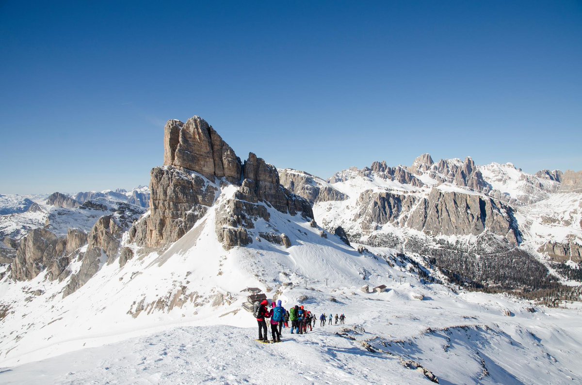 SAGTriesteCAI's tweet photo. ❓appassionati di #neve? 🏔
❓camminatori del tipo "mai senza #ciaspe"?😉
📌 dal 18.01 al 26.02 si terrà il CORSO di #ESCURSIONISMO in AMBIENTE INNEVATO EAI1!❄️
👉 info e iscrizioni https://t.co/m0Y7dHK7R1
#caisag #caitrieste #montagna #fvg @CAI150 @caifvg @caixxxottobre https://t.co/TgXVZXjVsg