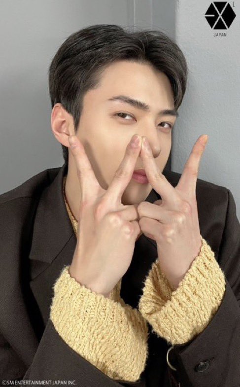 oshloversclub's tweet photo. 이 바부 세훈 피스 어쩌다 하게 된 건지 물어보게 생일파티해다오 https://t.co/uS9zW7ftF3