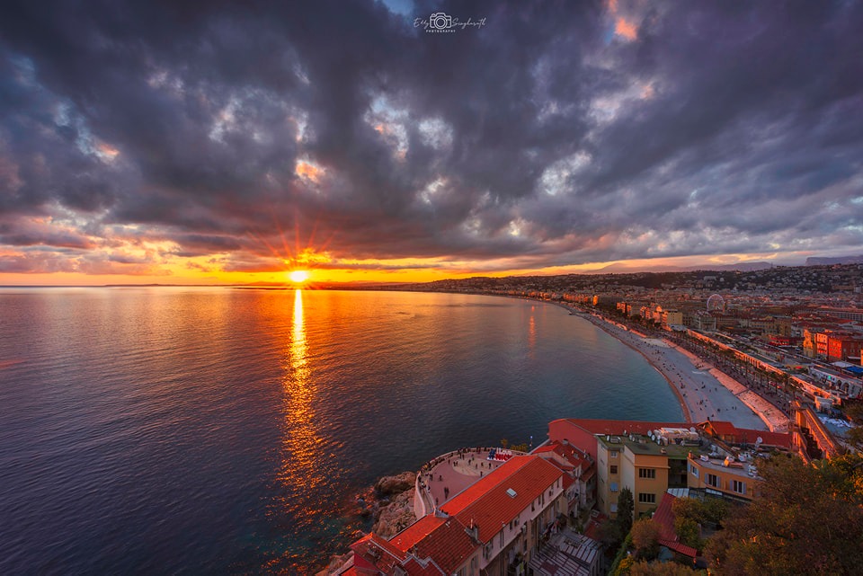 explorenca's tweet photo. Les derniers rayons du soleil qui se reflètent sur la Baie des Anges 🌅 Un émerveillement sans fin 😍
📸 @EddySingharath
#ExploreNiceCotedAzur #Nice06 #ILoveNice #CotedAzurFrance #OnATousBesoinduSud https://t.co/iZCw7JL3Km