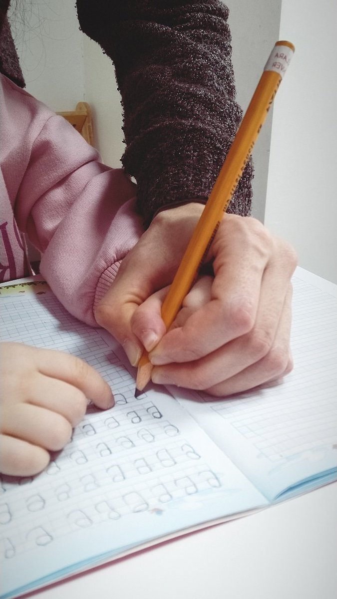 kbraaa_a's tweet photo. Minicik ellerin sıcaklığı ve öğretebilmenin gururu❣️🤲 #minikeller https://t.co/ikLVgIRDXx