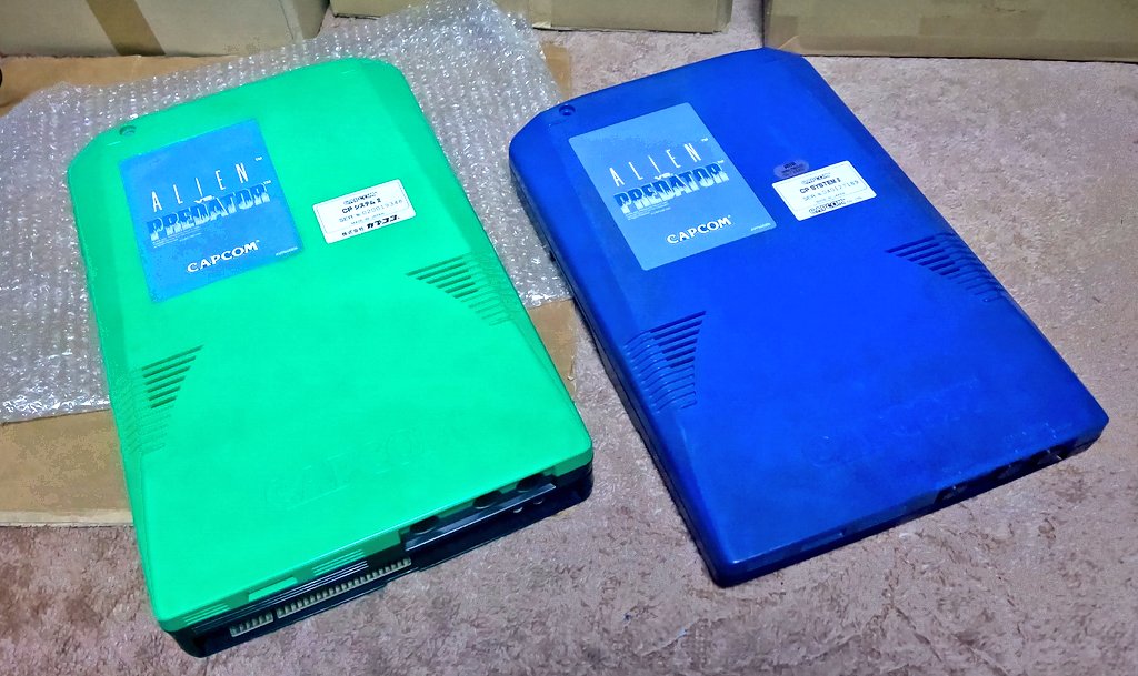 9jX4yk9cyGXIYyB's tweet image. 今年の初プレイPCBはエイリアンVSプレデターの海外版です。
とりあえず3Pフリープレイ設定コンテニューしまくりでクリアまでプレイしました。😅
勿論メッセージ表示は英語です。
プレデター以外のキャラは1部、声が変わっていました。
#基板 #CPS2
#CAPCOM #カプコン