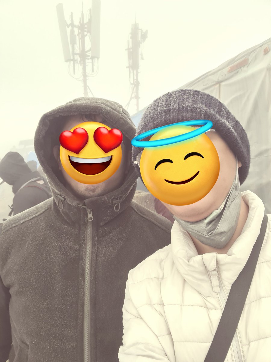 SideofWST_'s tweet photo. More like volunteer in refugee camp rather than hiker ya.... 😜😘😜 https://t.co/L8X6QUBY9c