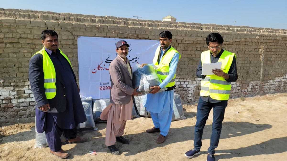 Shoban_Alee's tweet photo. Flood Relief Drive
100 bags of winter kits distributed in Mehar City District KN Shah.
#Ideas9 #Mehar #KNShah #SitaRoad
@evolvingmisfit @akhtarb1 @Texas1saxeT @DilshadAliMemo2 https://t.co/CORV39u5SP