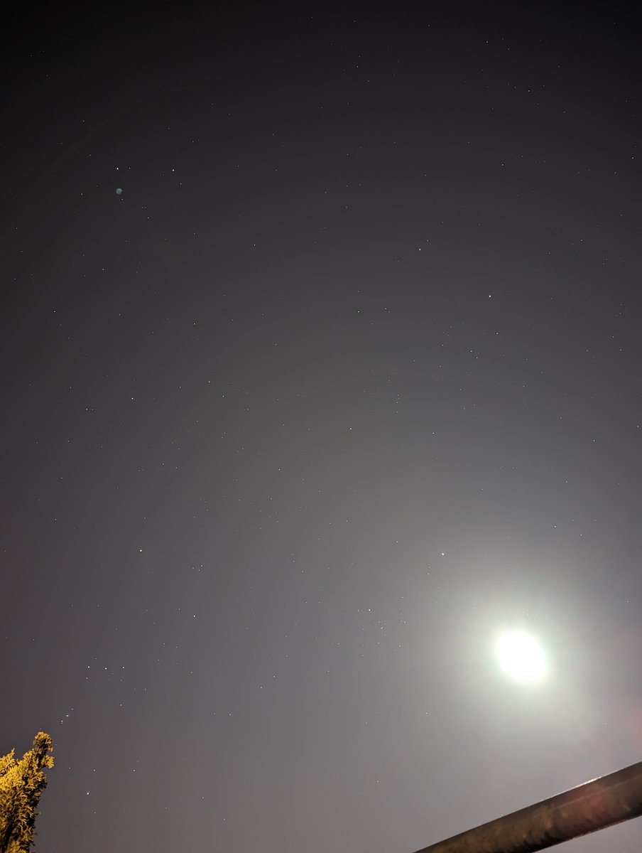 VorianAtre's tweet photo. #Pixel6 #AstroMode #Astrophotography https://t.co/Ioov564RAU