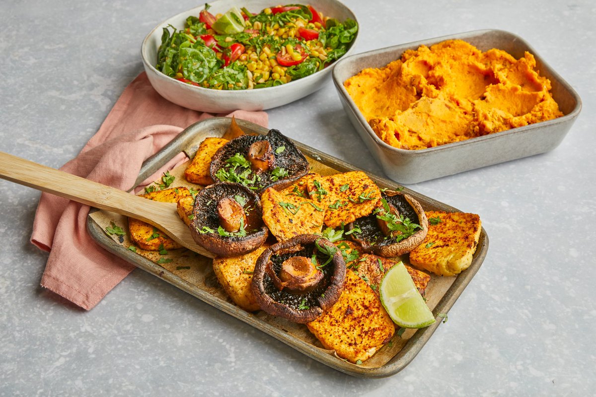 nush_foods's tweet photo. @MindfulChefUK making #veganuary2023 easier than ever π»!
Weβre excited to try the 'Chipotle Tofu' served with a tomato salad & almond yog enriched sweet potato mash...you wouldn't know it was vegan and so good for you too!
#vegan #veganuary #recipekit https://t.co/x5RUI8WP7d
