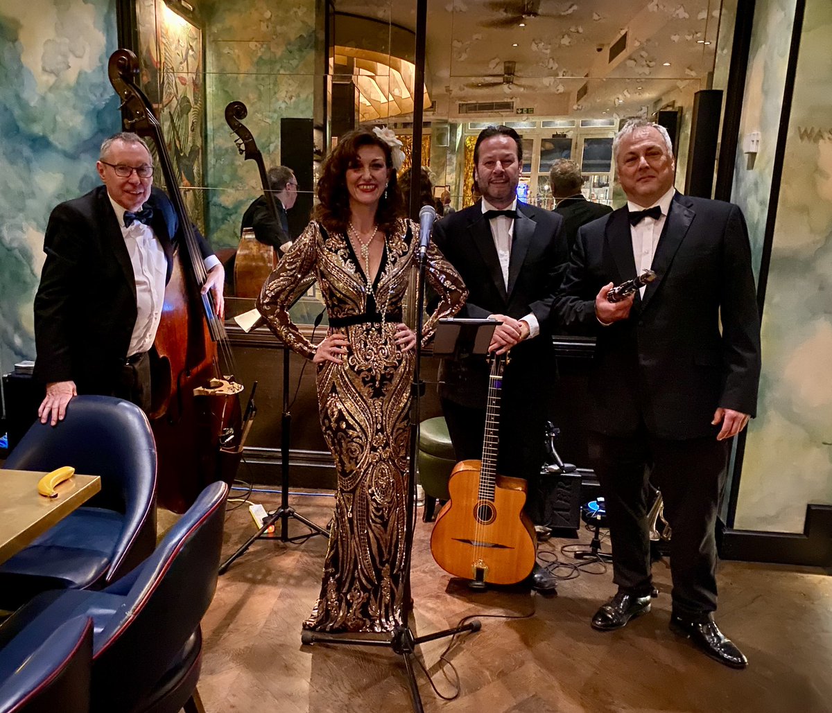 HNY! Great time playing in #LondonNYE with Peter Long, Louise Cookman & Paul Scott at #TheBotanist in #sloanesquare for a 1920’s themed evening #swingjazz #London #earlyjazz #vocals #clarinet #doublebass #guitar