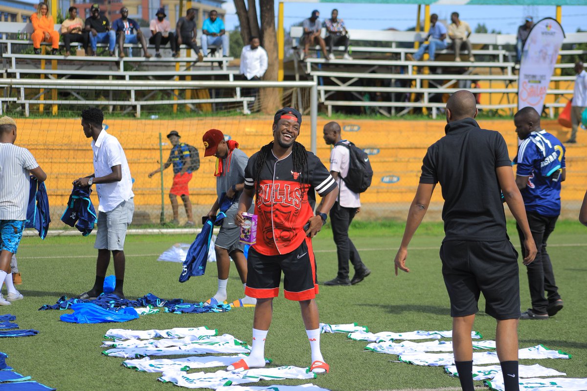 AlexMuhangi's tweet photo. Special thanks to @bushingtone @mrwamiti who supported in mobilization.
We also thank organizations like @ntvuganda @GalaxyFMUg @WehatFoundation @ComedyStoreUG and Real Sounds who gave support to this cause. #PlayForHope. https://t.co/7DwwlJ1OIO