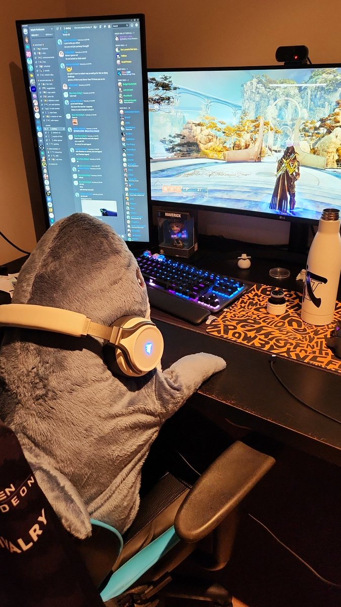 Blåhaj gaming?????

Gamer Blåhaj???? What he gonna do????? Epic victory royale!!!!!